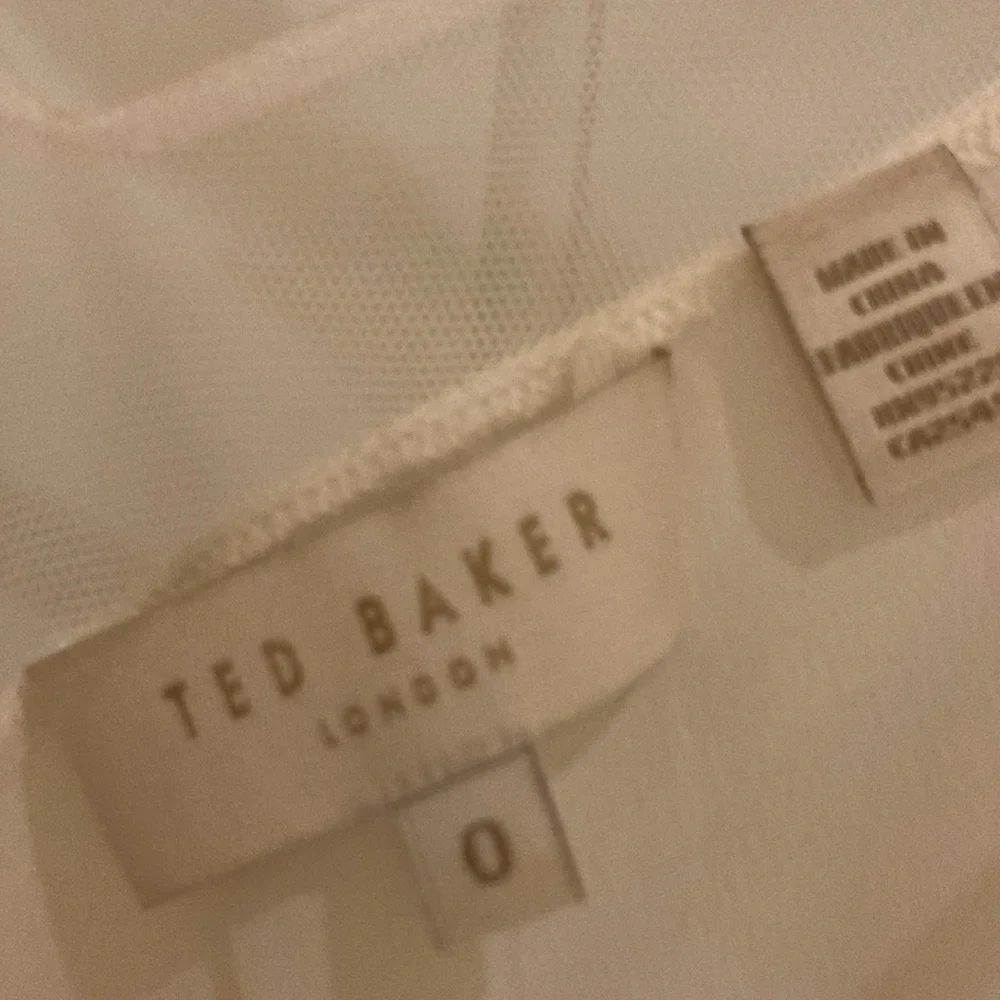 100% silk Ted Baker top - Picture 2 of 4